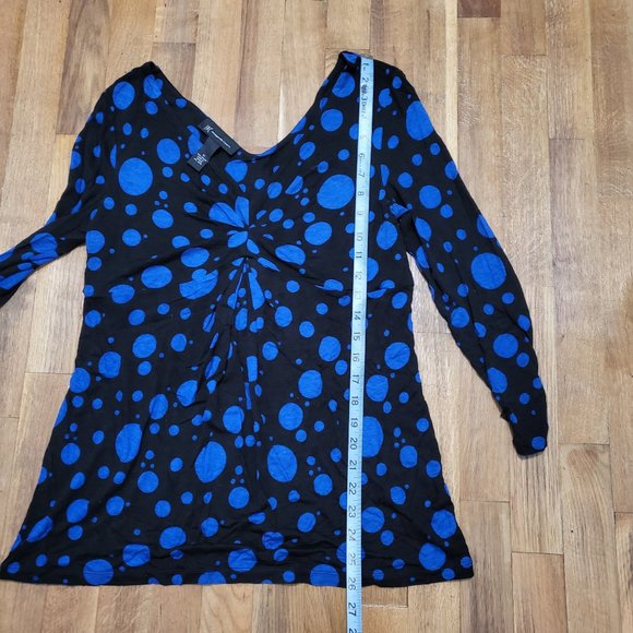 5/$25 V-Neck 3/4 sleeve Blouse - Picture 5 of 8